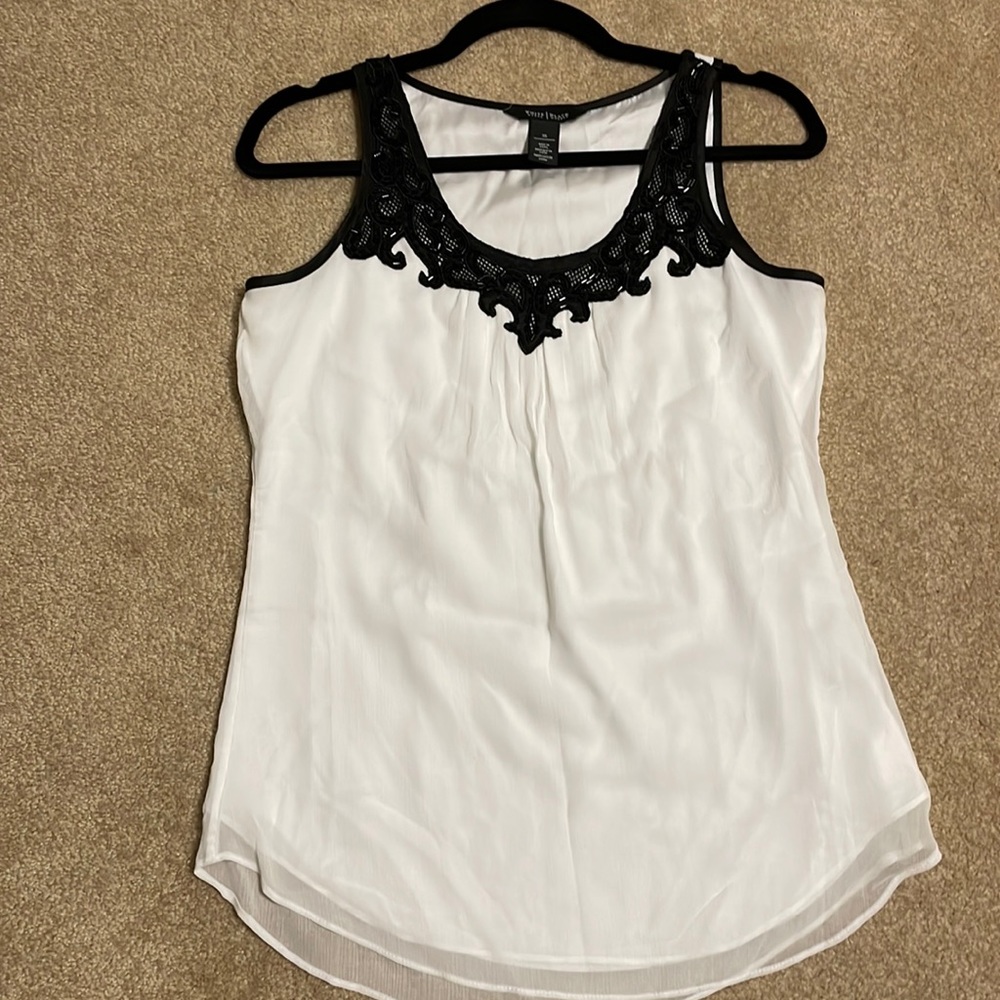 White House Black Market White Sleeveless Top. Size: XS - Picture 1 of 3